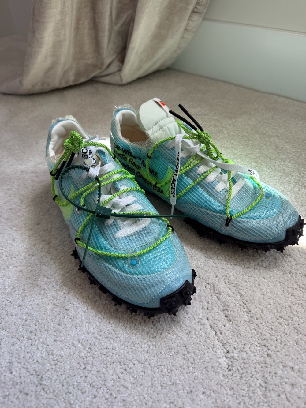 NEW Off-White x Nike Women’s Waffle Racer